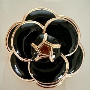Black & gold Camellia brooch/pin